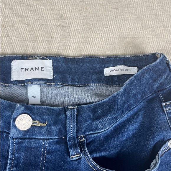 Frame Le Crop Mini Boot Jean with raw hem
Size: 32 - Picture 2 of 7